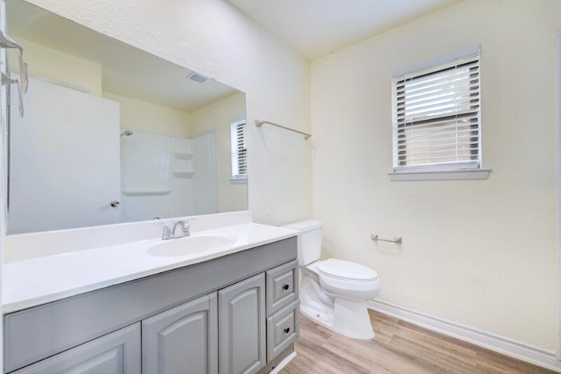 Building Photo - 200 Woodmont Dr