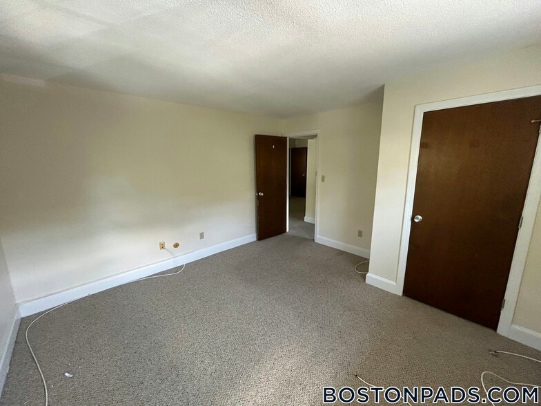 Building Photo - 8 Brattle Dr
