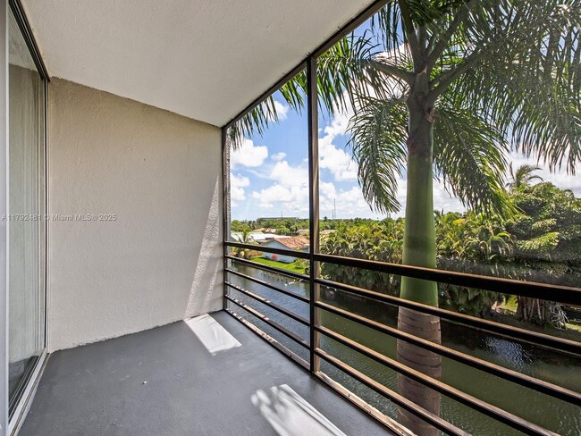 Building Photo - 108 Royal Pk Dr