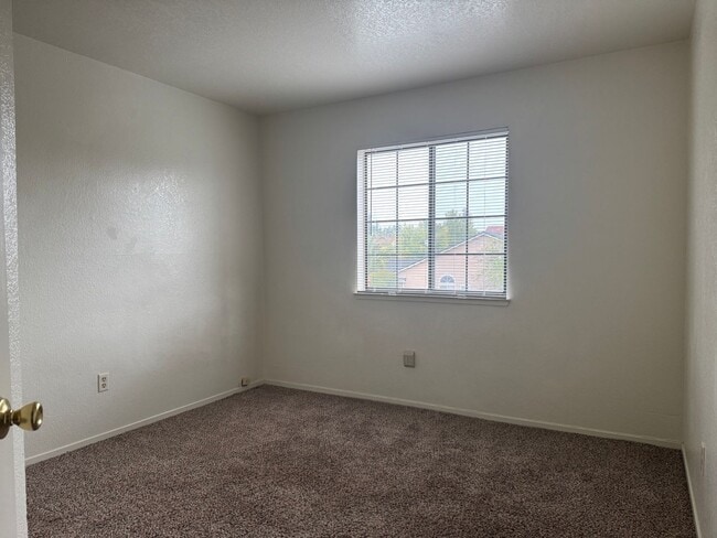 Building Photo - Antelope home