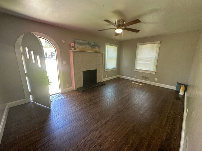 Building Photo - COMING SOON! 3 Bed House!!! Wooden floors!