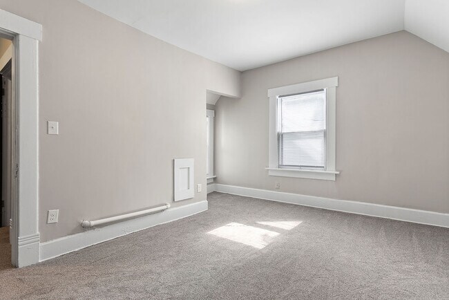 bedroom 2 - 1287 Mooberry St