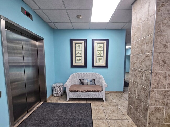 Building Photo - 7310 Seawall Blvd