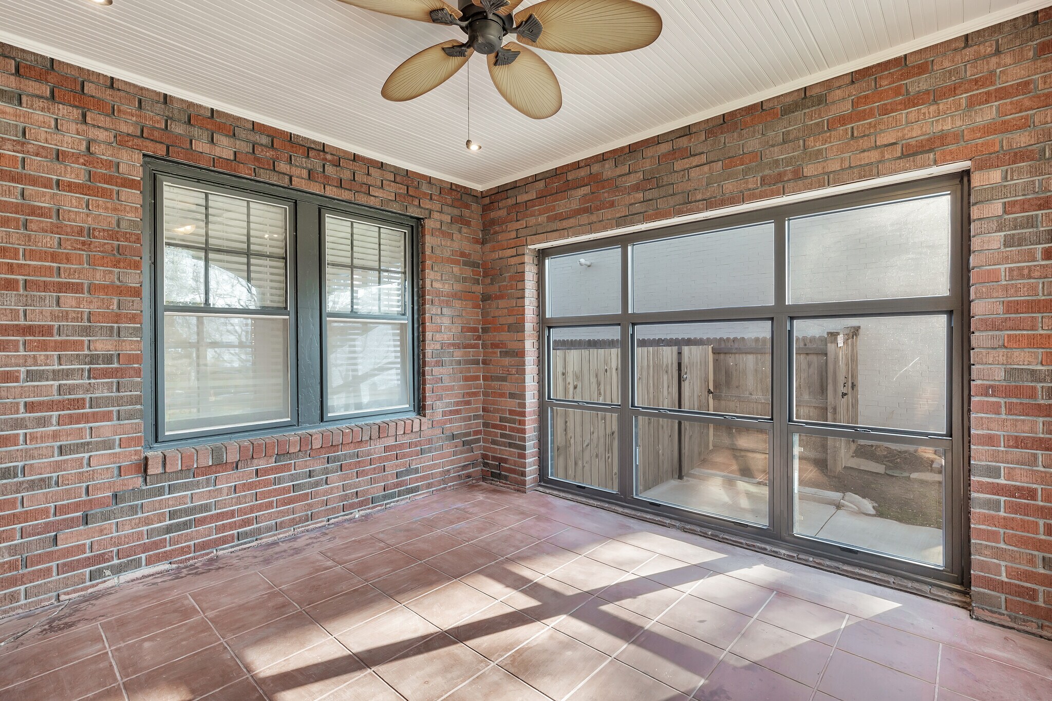 Building Photo - 109 E 26th Pl