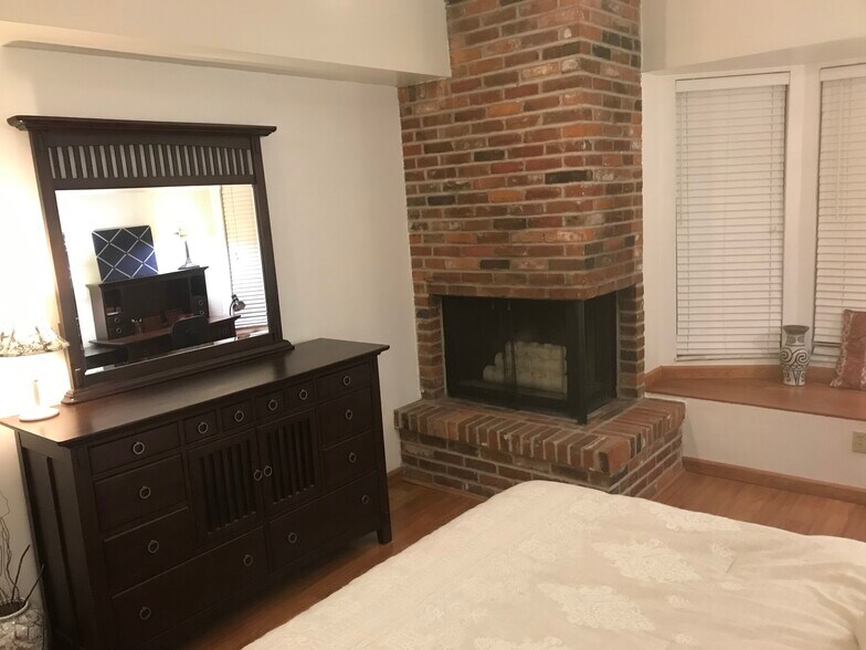 Bedroom Picture 2 - 4500 McPherson Ave