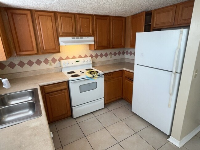 Building Photo - 8702 Bandera Cir S