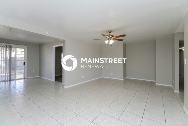 Building Photo - 4 Bedroom Pet-Friendly Home in Phoenix, AZ with Main Street Renewal