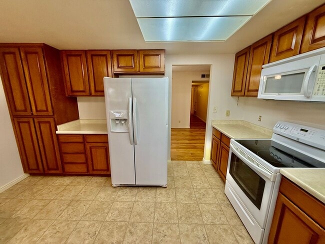 Building Photo - 840 S 400 E