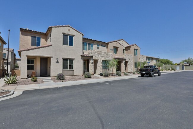 Building Photo - Gilbert Gated Community 3 bed/2.5 bath Con...