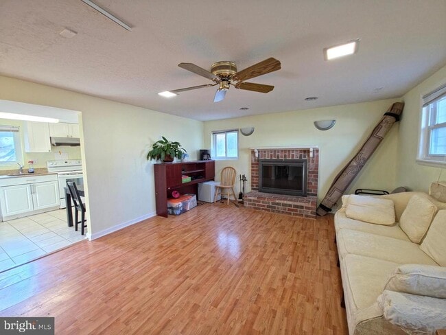 Building Photo - 200 Hardy Pl