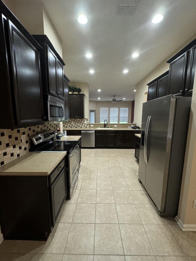Building Photo - 4 bedroom 3 bath home in the Mandarin/ Sou...