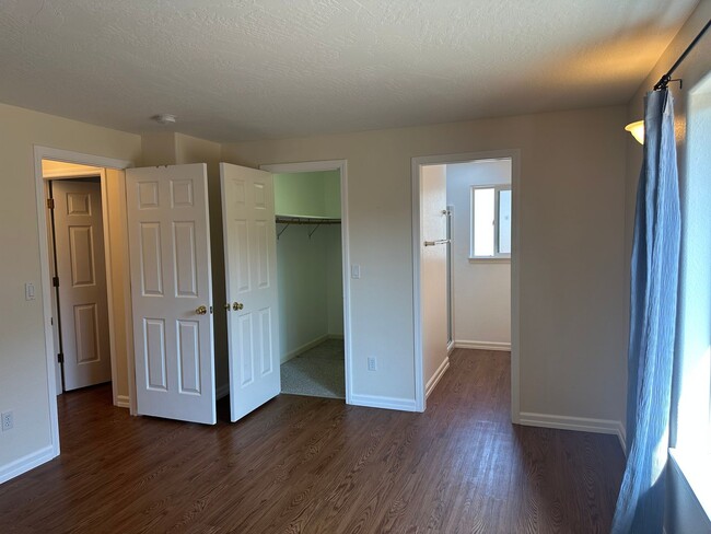 Building Photo - Beautiful 3 bedroom 2 bathroom house in a ...