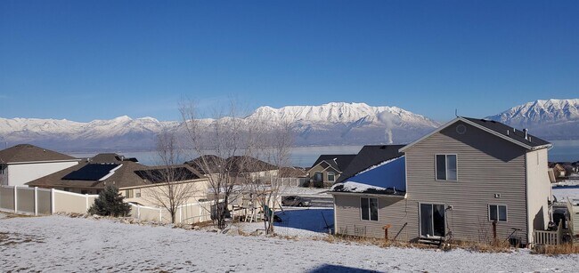 Building Photo - 3938 S Lake Vista Dr