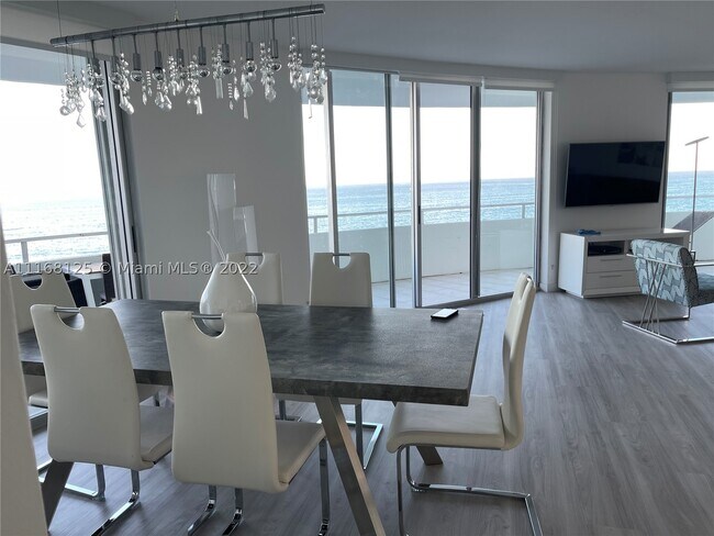 Building Photo - 5161 Collins Ave