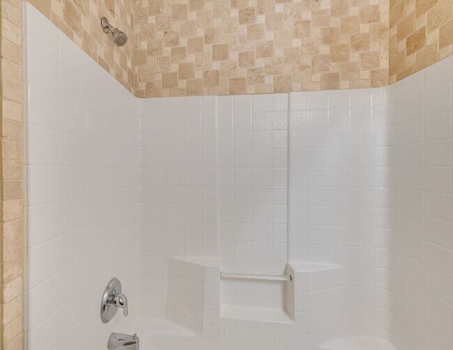 Building Photo - Spacious Multi-Level Townhome in Brookwillow