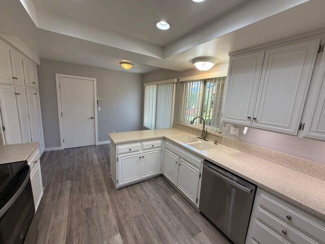 Building Photo - 2 Bed / 2 Bath - Capri is Ready for You