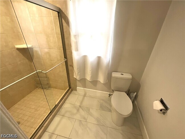 Building Photo - 20620 Pine Tree Ln