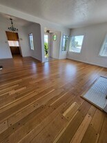 Building Photo - 906 Balra Dr