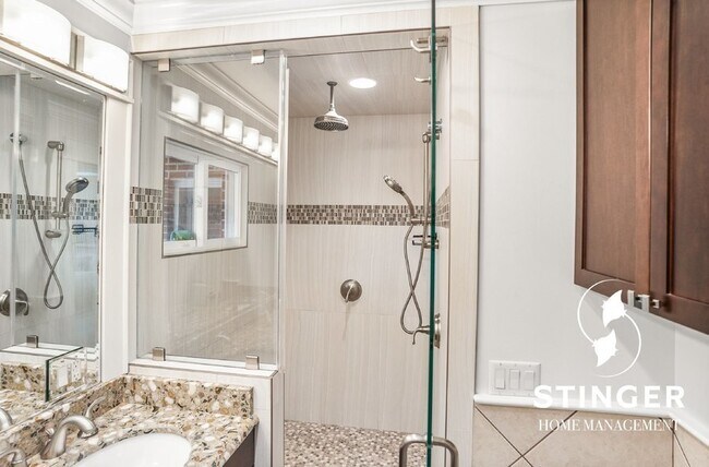 Building Photo - 150 Brickyard Point Rd S