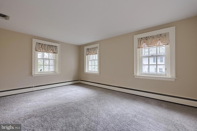 Building Photo - 226 E Caracas Ave