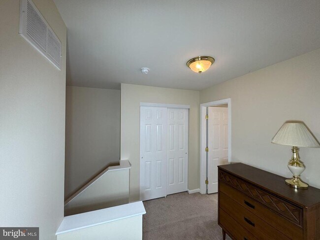 Building Photo - 43 Helene Ct