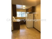 Building Photo - Lower level one bedroom apartment for rent...