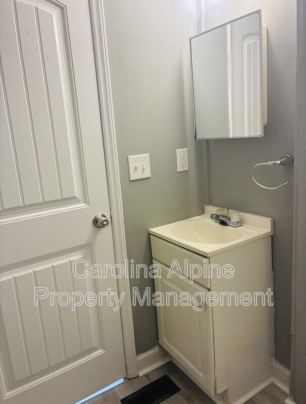 Building Photo - 1016 W Mauney Ave