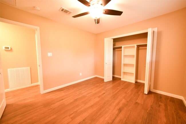 Building Photo - 217 Rachael Ln