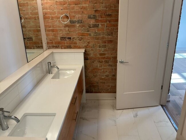 Building Photo - 26 W 15th St