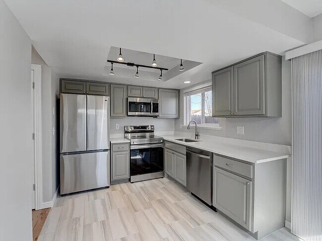 Building Photo - "Charming Duplex Retreat on Inca Street – Spacious 3-Bedroom Haven with 2.5 Baths in Englewood!"