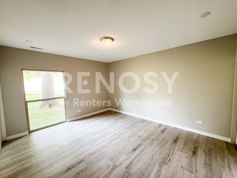 Building Photo - 4192 W Pondview Dr