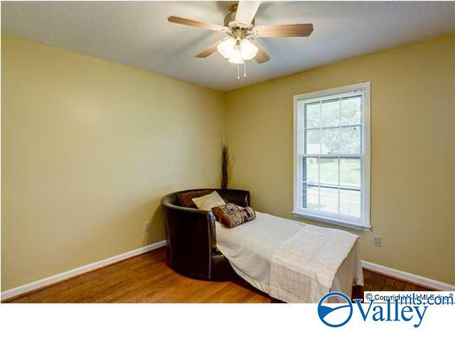 Building Photo - 127 Frankie Ln