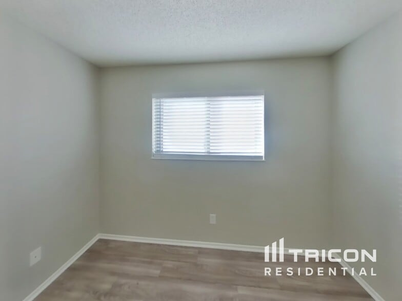 Building Photo - 5262 Willowhaven Ave