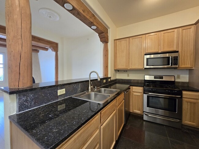 Building Photo - 1405 Vegas Verdes Dr