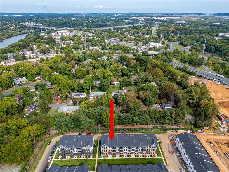 Building Photo - 624 Sadie Cir