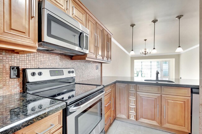 Building Photo - 2840 SW 13th St