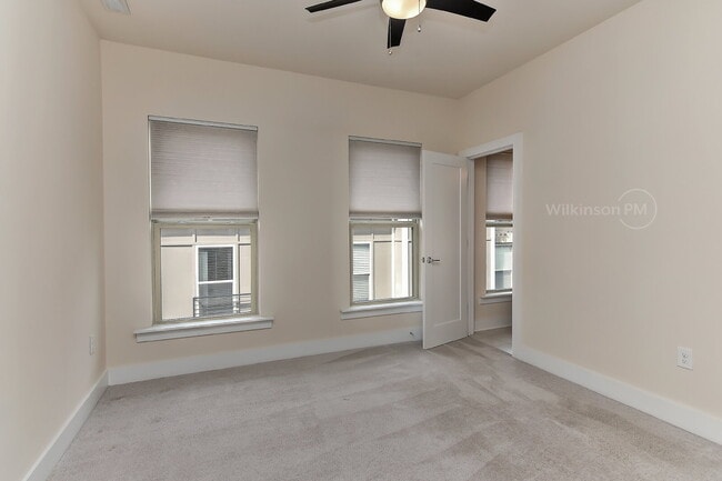 Building Photo - Luxury 3-Bed, 3.5-Bath Townhouse in Prime ...