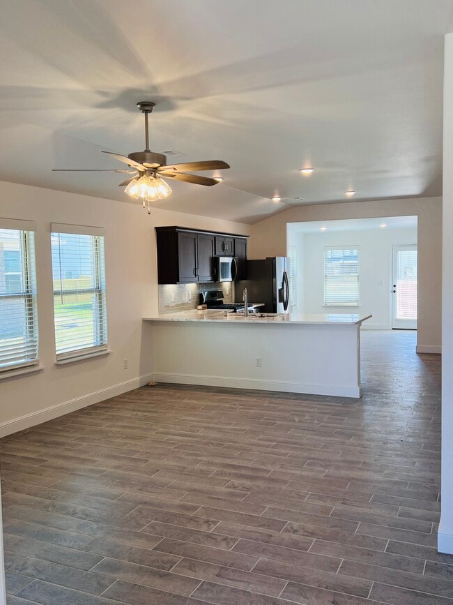 Building Photo - 2091 Bluestem Dr