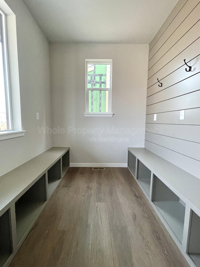 Building Photo - 361 Fox Ln