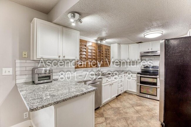 Building Photo - 745 E 3 Fountains Cir