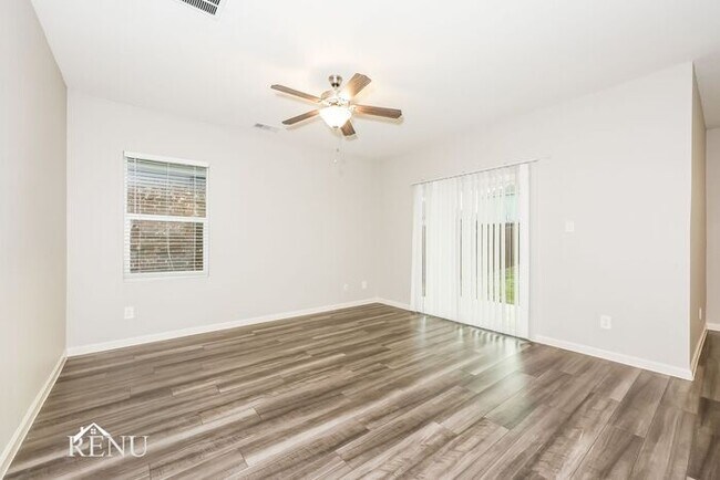 Building Photo - 1752 Escondido Dr