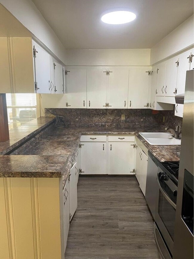 Building Photo - 6406 Schiller St