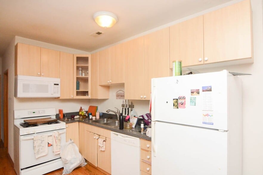 Building Photo - 819 N Wood St