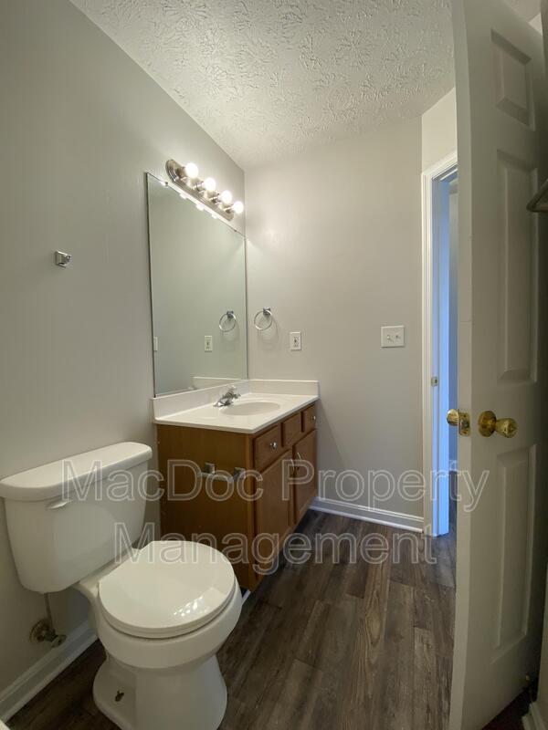 Building Photo - 9609 Coventry Creek Dr