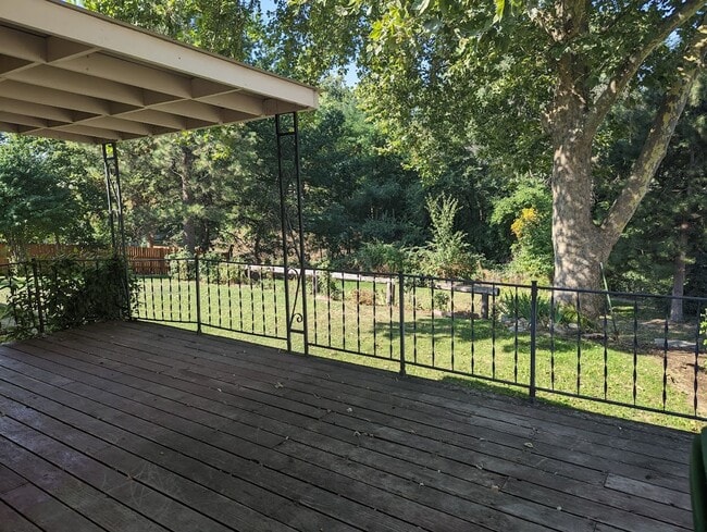 Building Photo - 3 bedroom 2 bath Pet-Friendly House with Amazing Backyard!