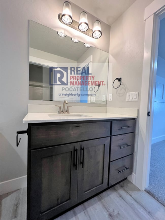 Building Photo - 3 Bedroom 2.5 Bathroom Town Home - 1 Car G...