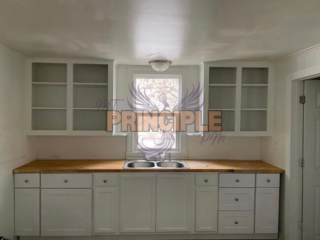 Primary Photo - Charming cozy two bedroom house in Anaconda