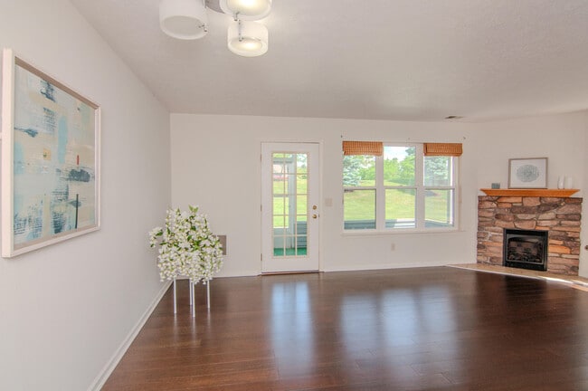 Building Photo - 1704 Weatherstone Dr