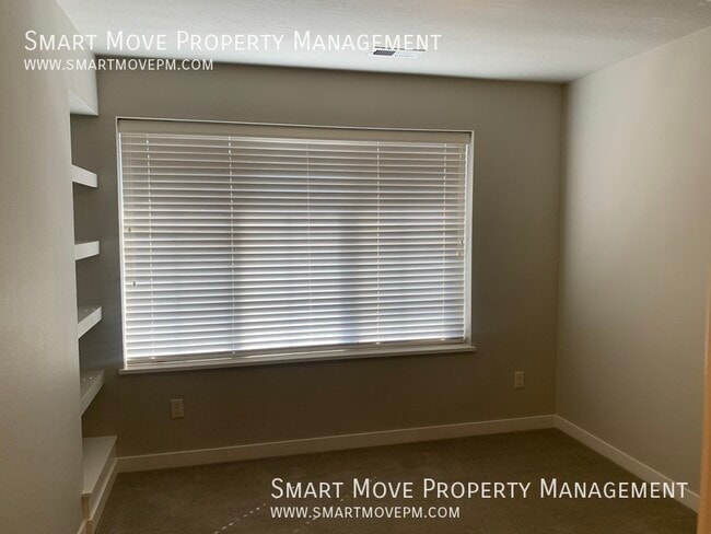 Building Photo - 3240 E Thoroughbred Ln