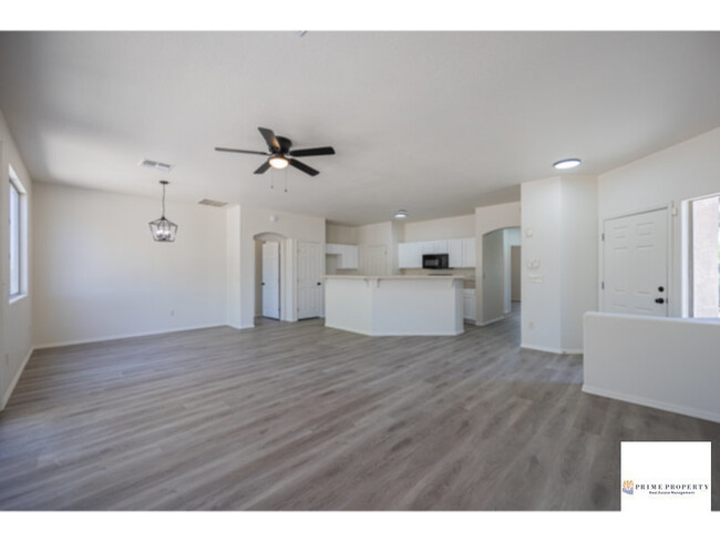 Building Photo - Wow! Absolutely stunning remodeled Tucson ...